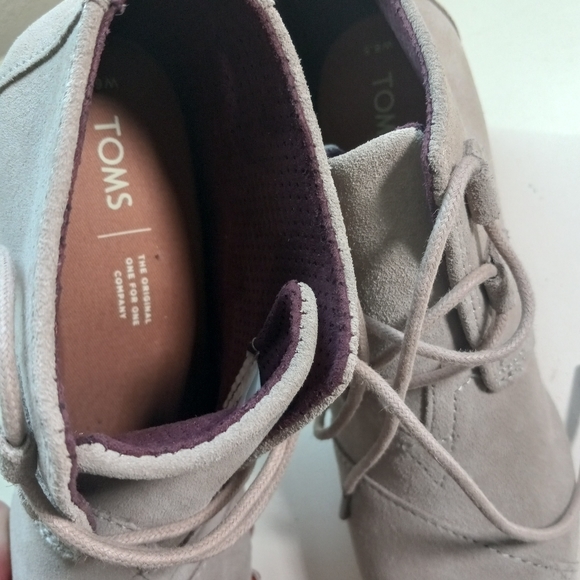 NEW TOMS SHOES - Picture 10 of 10